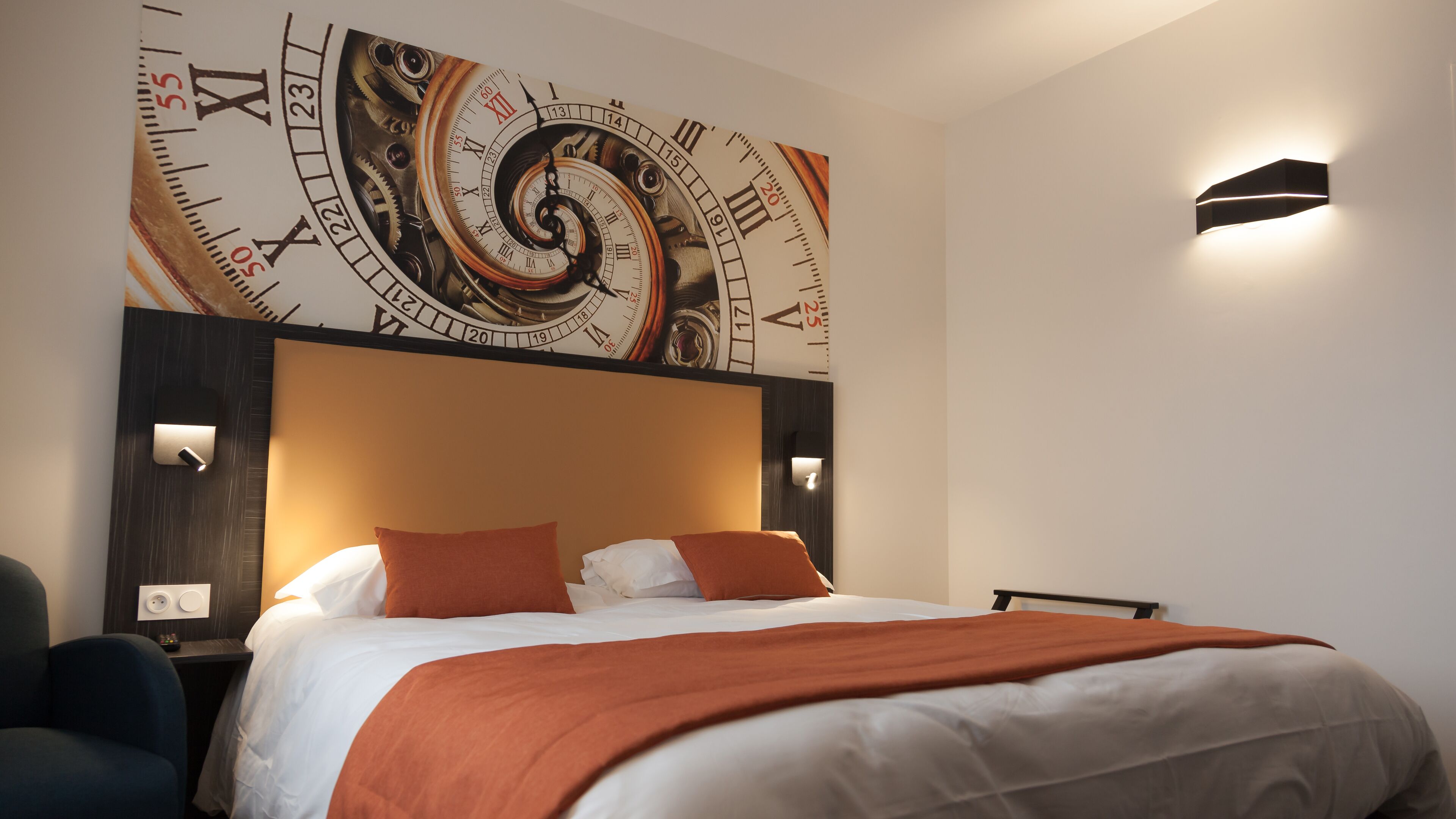superior room, 1 queen bed, non smoking | free minibar, in-room safe, individually decorated