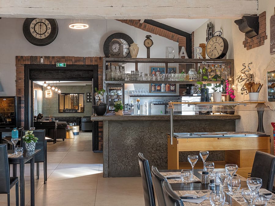 Breakfast, lunch, dinner served; French cuisine