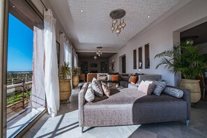 Exclusive-Villa, 5 Schlafzimmer, Küche, Poolblick | Wohnbereich