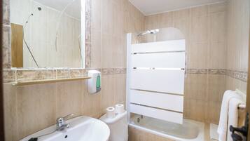 Bathtub, deep soaking tub, free toiletries, towels
