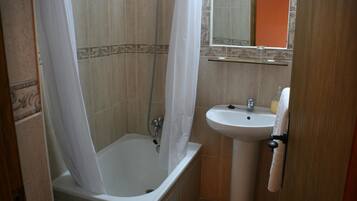 Bathtub, deep-soaking bathtub, free toiletries, towels