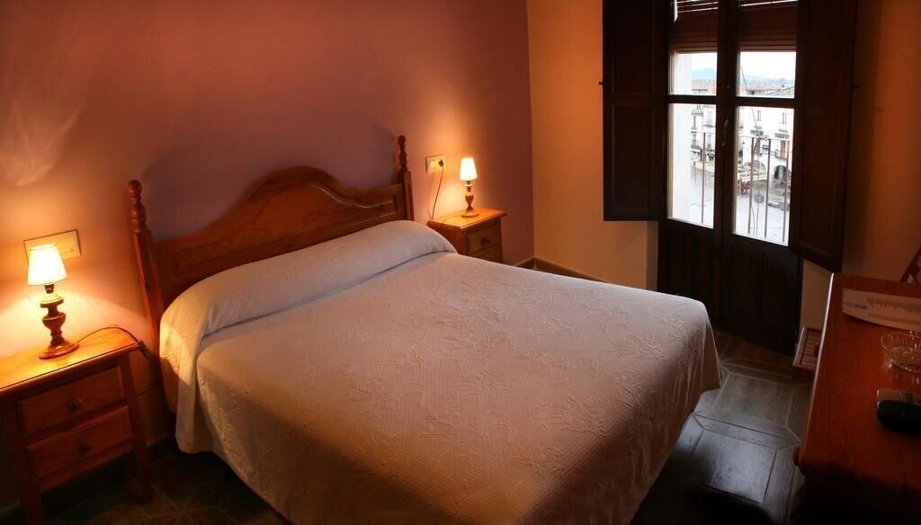 Betten mit Memory-Foam-Matratzen, Schreibtisch, kostenloses WLAN