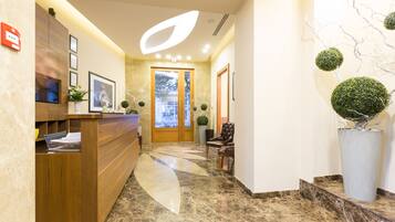 Quầy thủ tục nhận/trả phòng