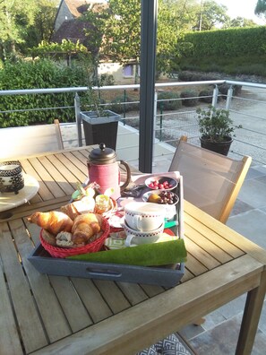 Free daily local cuisine breakfast - Bergerie de Lagarrigue (Baladou)