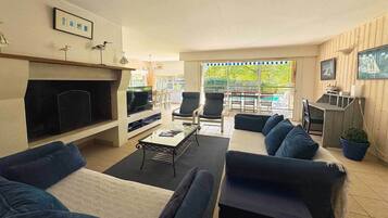 Villa Collection Confort Forêt 5 pièces 10 personnes | Coin séjour | Télévision à écran plat, cheminée