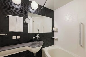 Zimmer, 2 Einzelbetten | Badezimmer | Duschwanne, Komfortbadewanne, kostenlose Toilettenartikel, Haartrockner