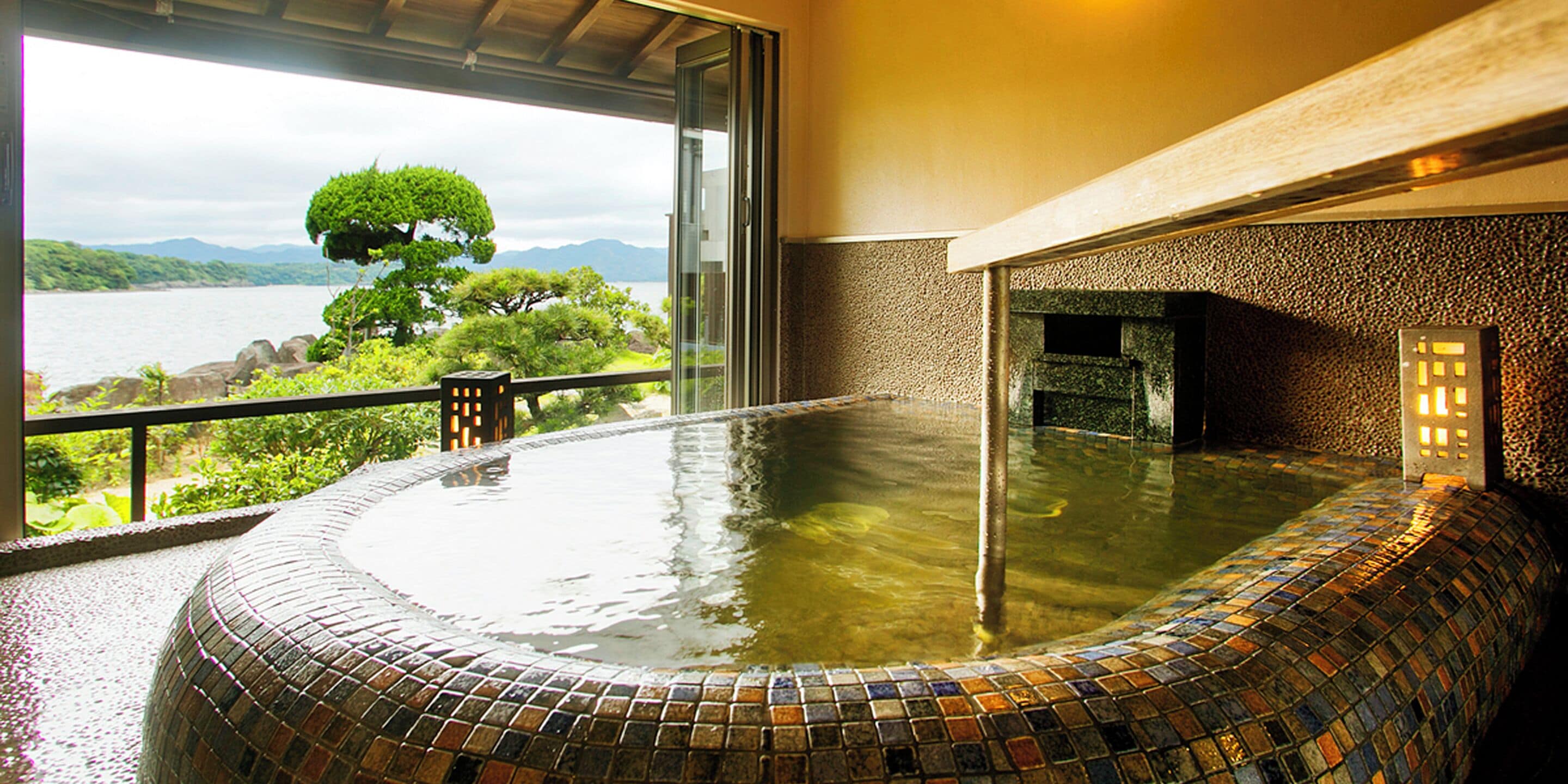 Tomannsrom – superior, ikke-røyk, badekar | Bad | Hårføner, tøfler, toaletter med elektrisk bidé og håndklær