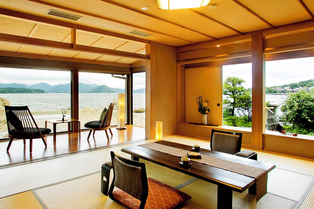 Family Room, Shared Bathroom, Sea Facing | Peti besi dalam bilik, Wi-fi percuma, cadar katil