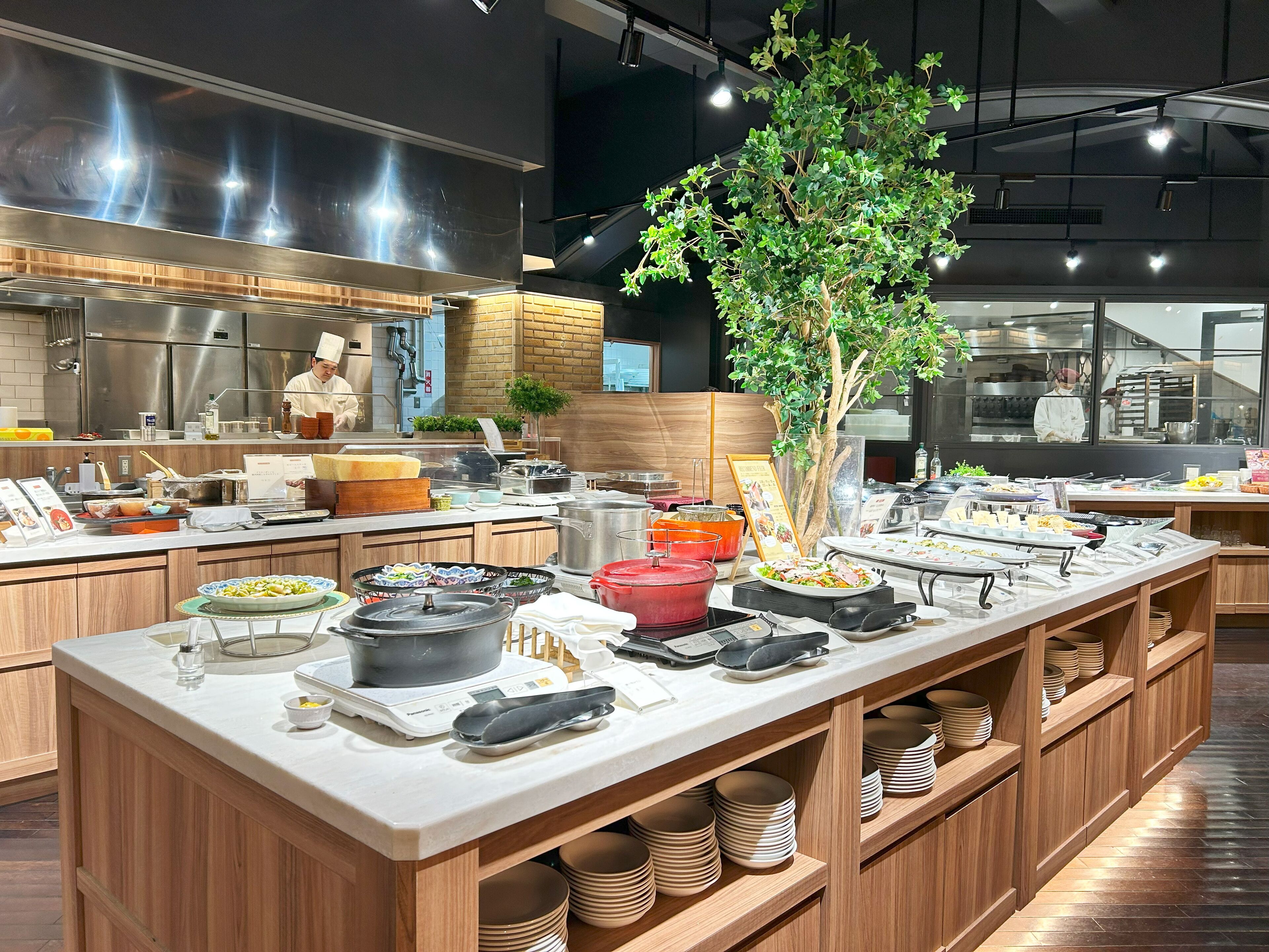 4 nhà hàng, phục vụ bữa sáng, bữa trưa, bữa tối, món Hoa 