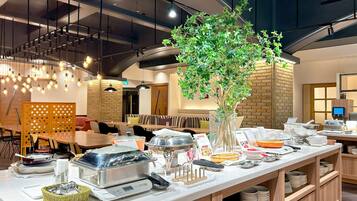 Daily buffet breakfast (JPY 1300 per person)