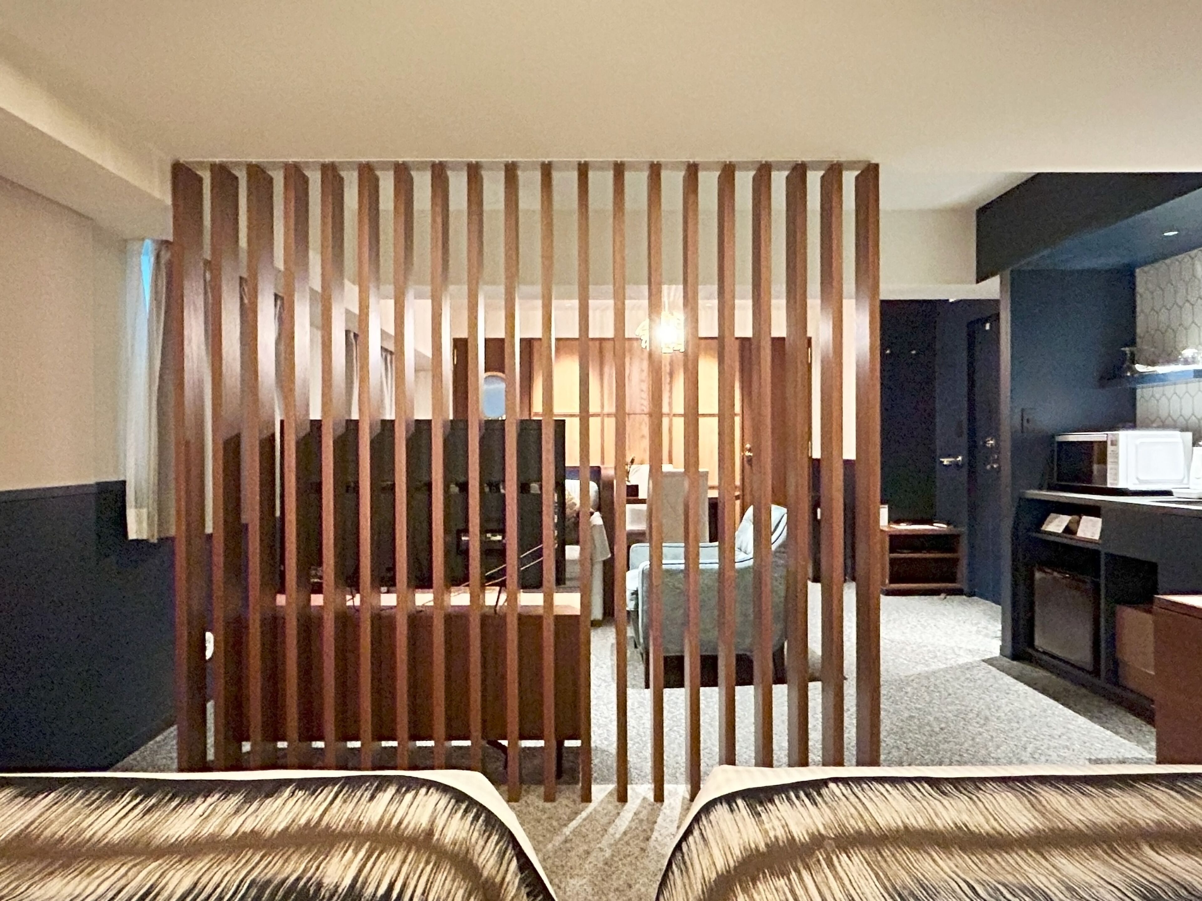 Escritorio, wifi gratis y ropa de cama 