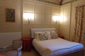 Double Room (Rouge)