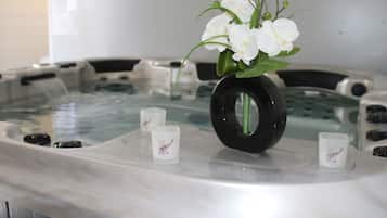 Indoor spa tub