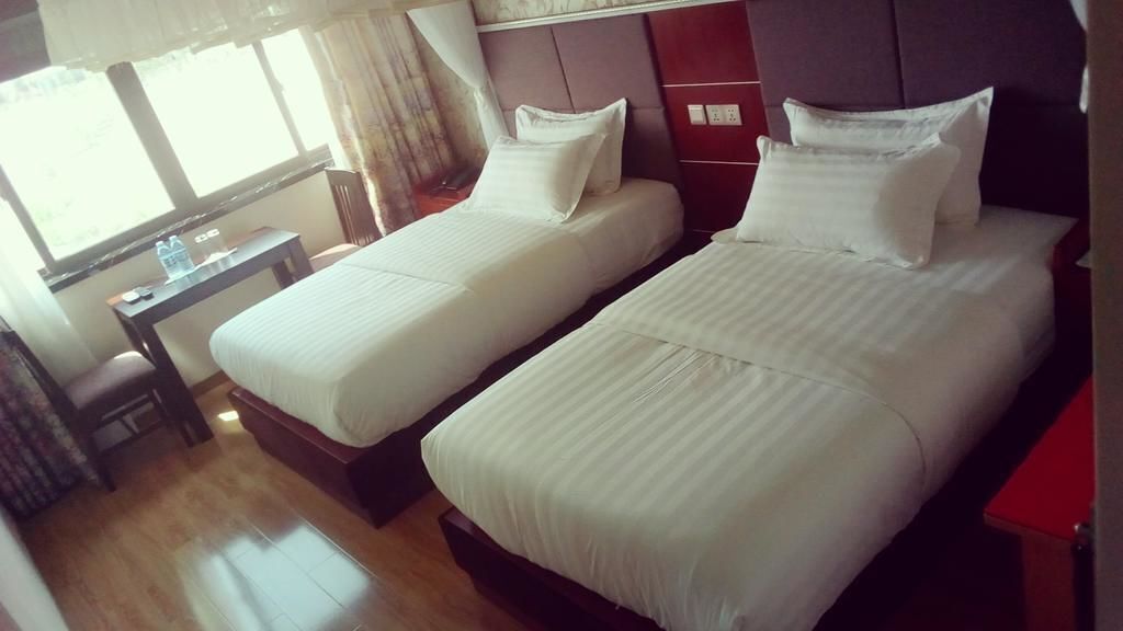 Escritorio, wifi gratis y ropa de cama 