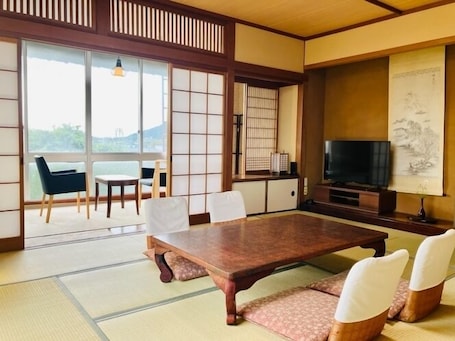 Dining. Hagi no Mikuriya Takadai
