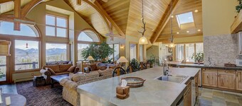 5-bedroom vacation home 19 minutes from Keystone Ski Resort