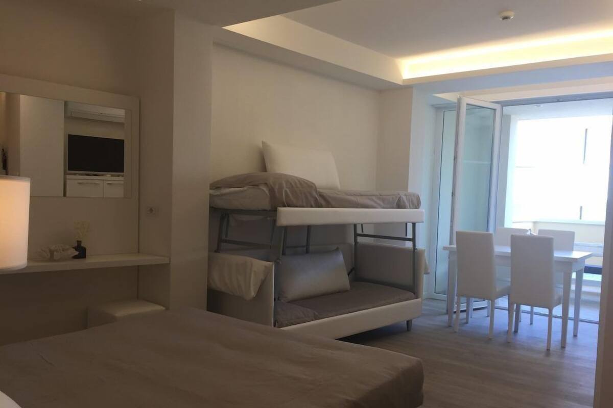 Suite Junior, letti multipli | Wi-Fi gratuito, lenzuola