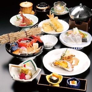 A variety of Japanese dishes arranged on a table, including sushi, sashimi, and tempura. - Iki Sakana Senmon Ryokan Atarashiya (Wakayama)