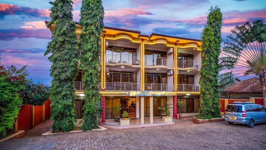 Entebbe Travelle'rs Inn