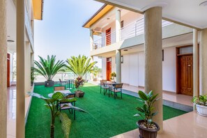 Exterior - Entebbe Travelle'rs Inn (Entebbe)