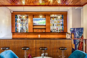 Bar (on property) - Entebbe Travelle'rs Inn (Entebbe)