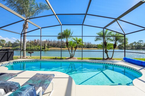 Äskettäin uusittu Luxury Lakeside Villa nr Disney. Uima-allas, poreallas, pelihuone!