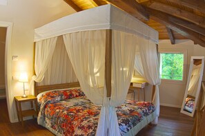 Double Room, 1 Queen Bed | Minibar, in-room safe, desk, iron/ironing board - Locanda del Toro (Calderara di Reno)