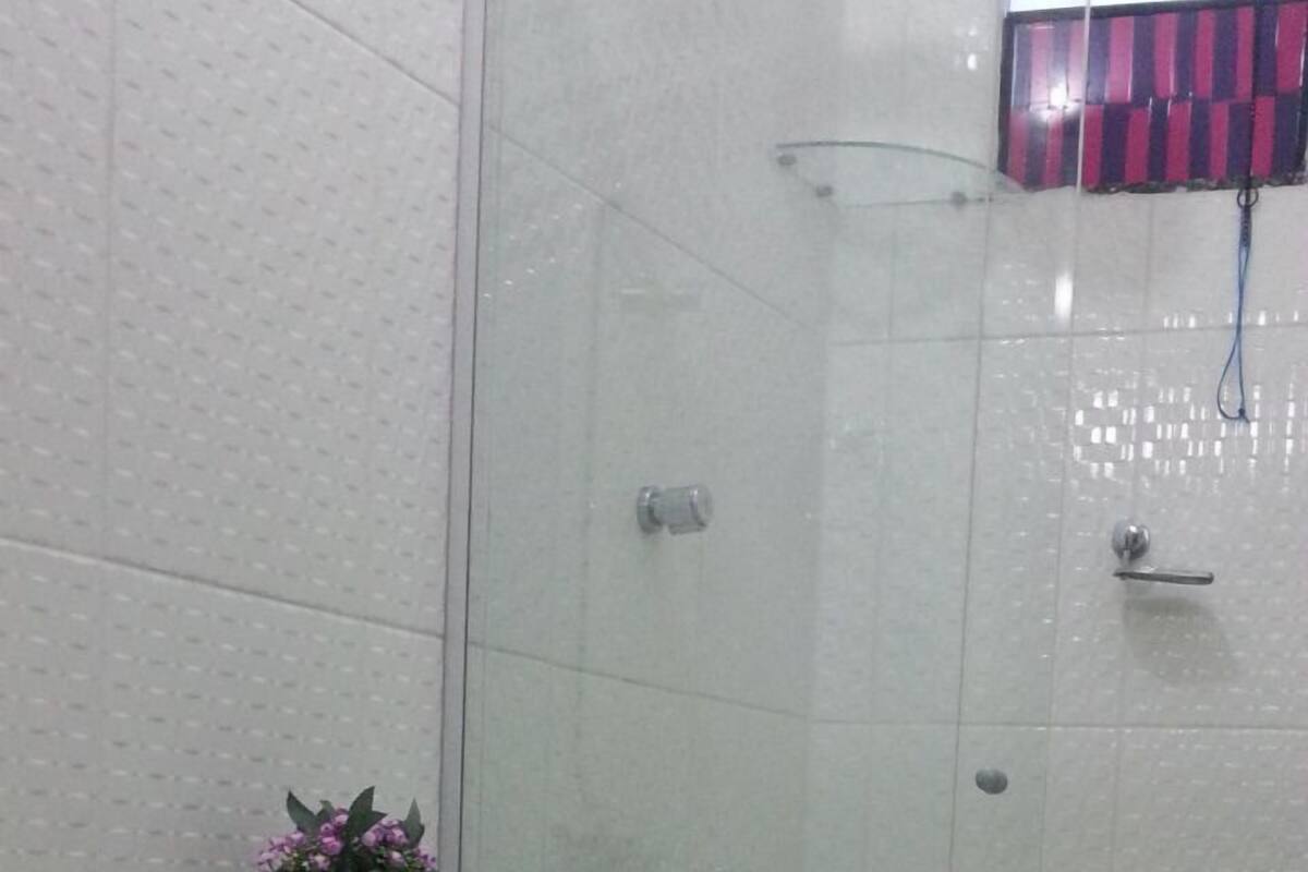 Apartment (4 pax) | Bathroom | Shower, towels