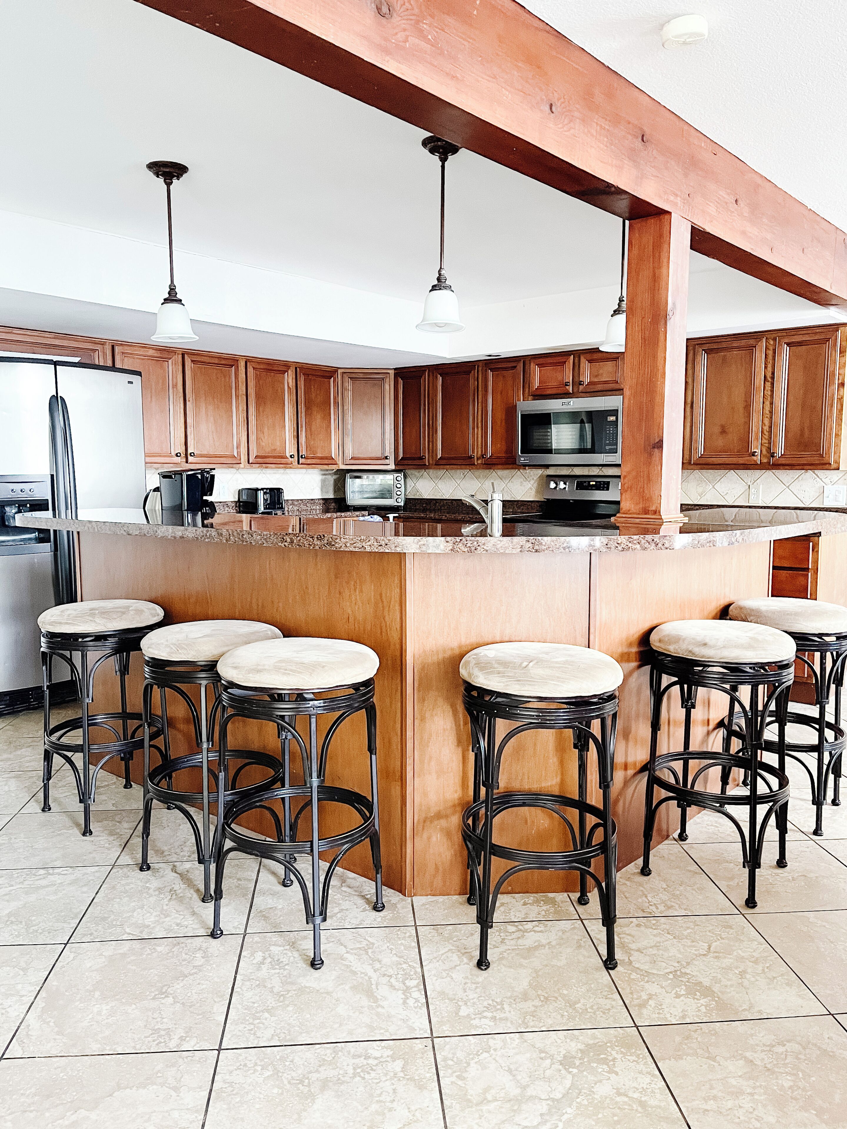 Frigorifero, microonde, forno, piano cottura