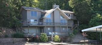 Beautiful Lakefront Home ~ 4BD / 3 Master Suites ~ Outstanding Lake Views!