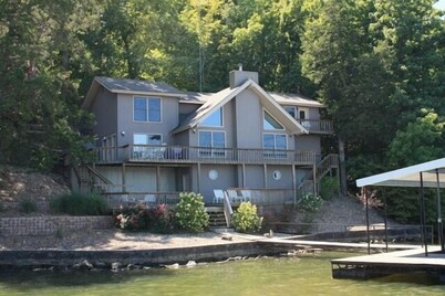 Beautiful Lakefront Home ~ 4BD / 3 Master Suites ~ Outstanding Lake Views!