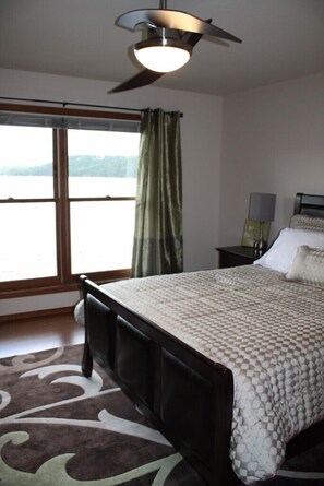 4 soverom, strykejern/-brett, wi-fi (inkludert) og sengetøy