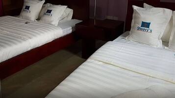 Deluxe trippelrum | Minibar, värdeförvaringsskåp på rummet, skrivbord och gratis wi-fi