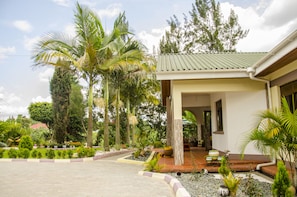 Front of property - Sheevy's Bed N Breakfast (Fort Portal)