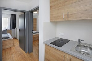 Apartment | Private kitchen - Easy Sleep Hotel (Ergolding)
