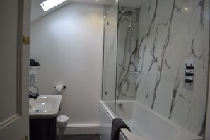 Family Room | Bathroom
