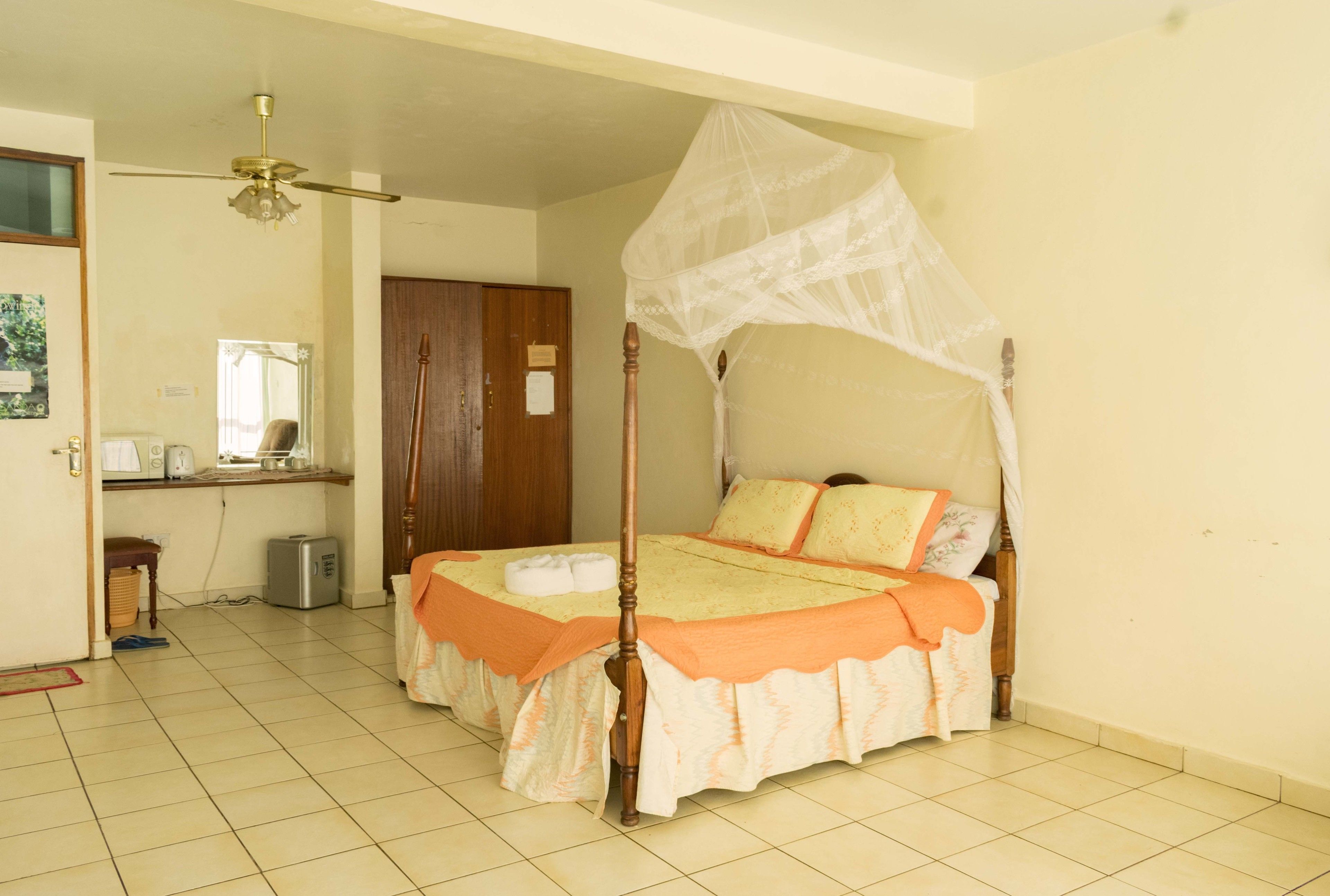 Skrivbord, gratis wi-fi och sängkläder