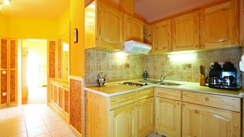 Căn hộ dành cho gia đình, 2 phòng ngủ, ban công | 1 phòng ngủ, bàn, bàn ủi/dụng cụ ủi quần áo