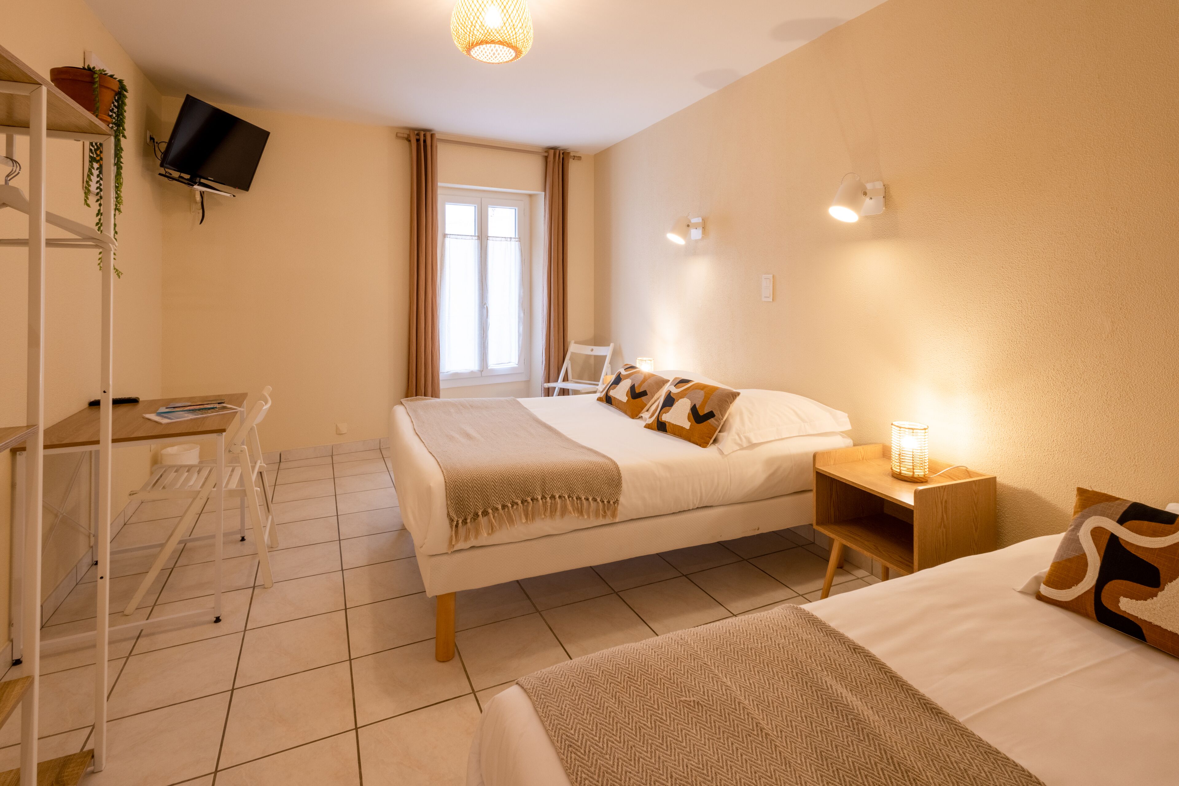 triple room | desk, soundproofing, iron/ironing board, free wifi