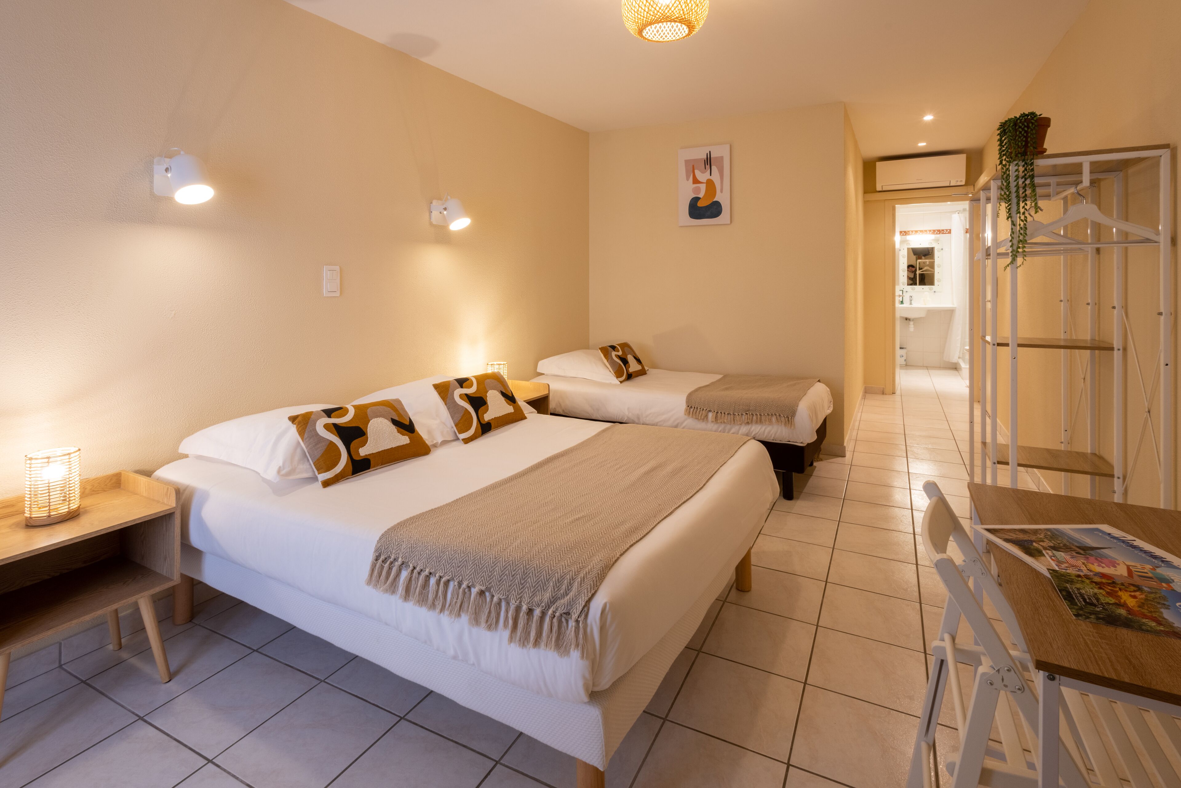 triple room | desk, soundproofing, iron/ironing board, free wifi