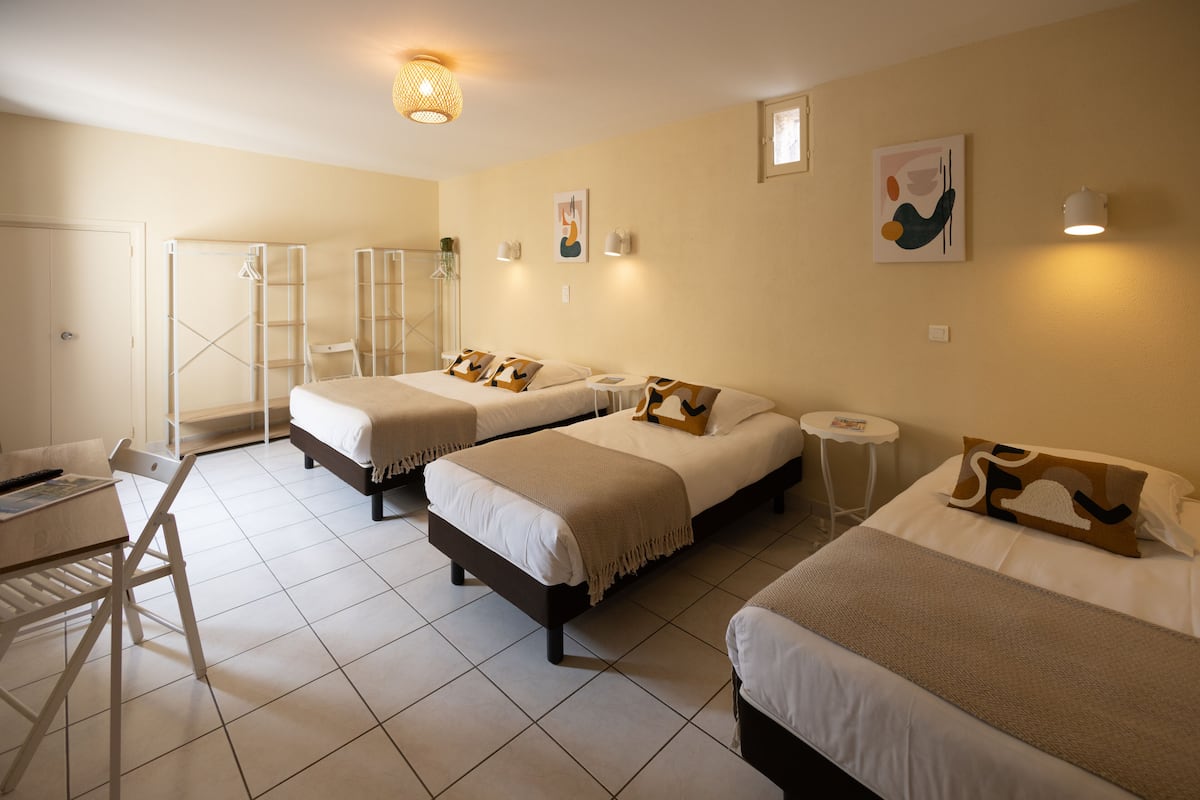 quadruple room | desk, soundproofing, iron/ironing board, free wifi