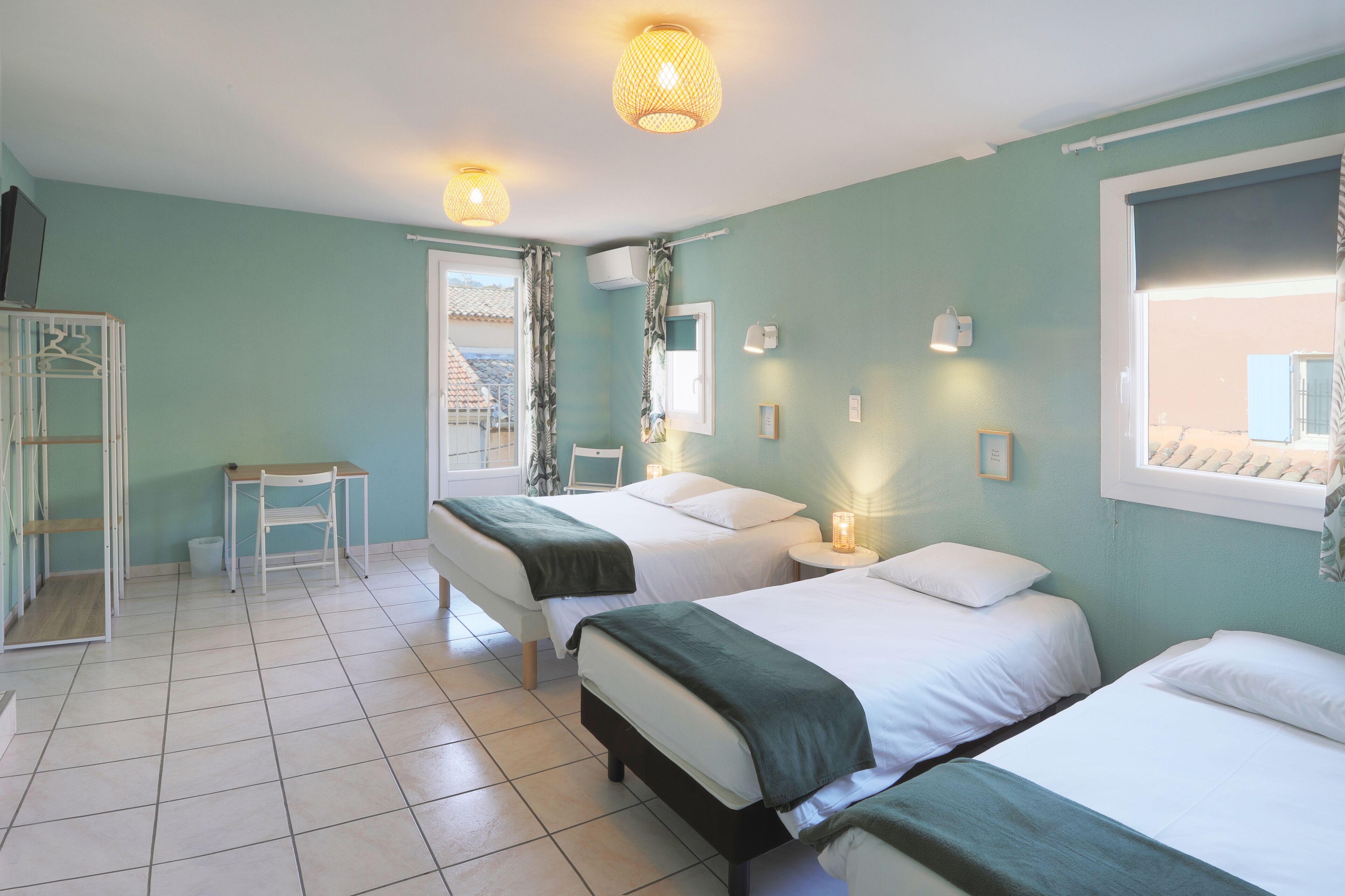 quadruple room | desk, soundproofing, iron/ironing board, free wifi