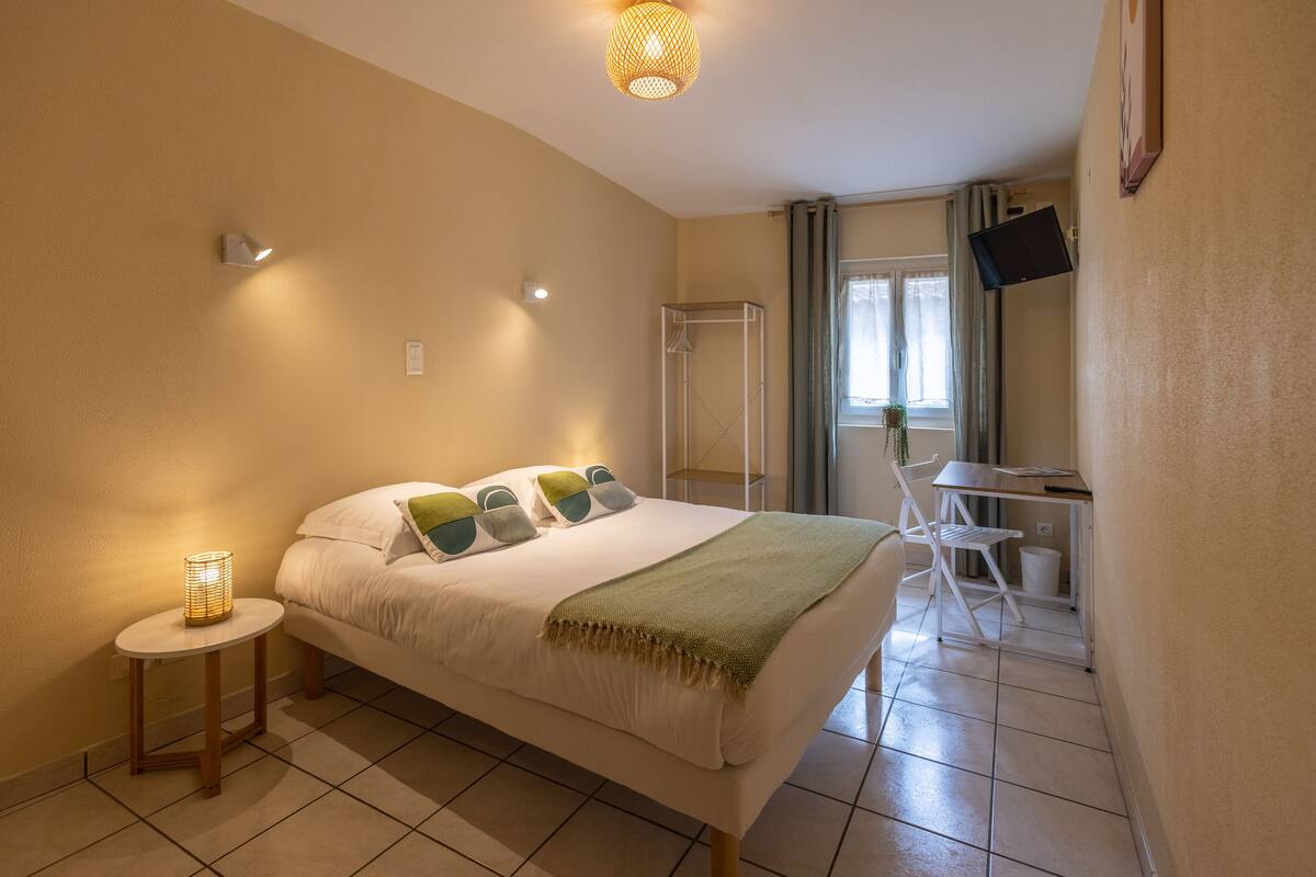 double room | desk, soundproofing, iron/ironing board, free wifi