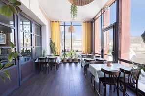 Terrace/patio - L'Aptois Hotel (Apt)