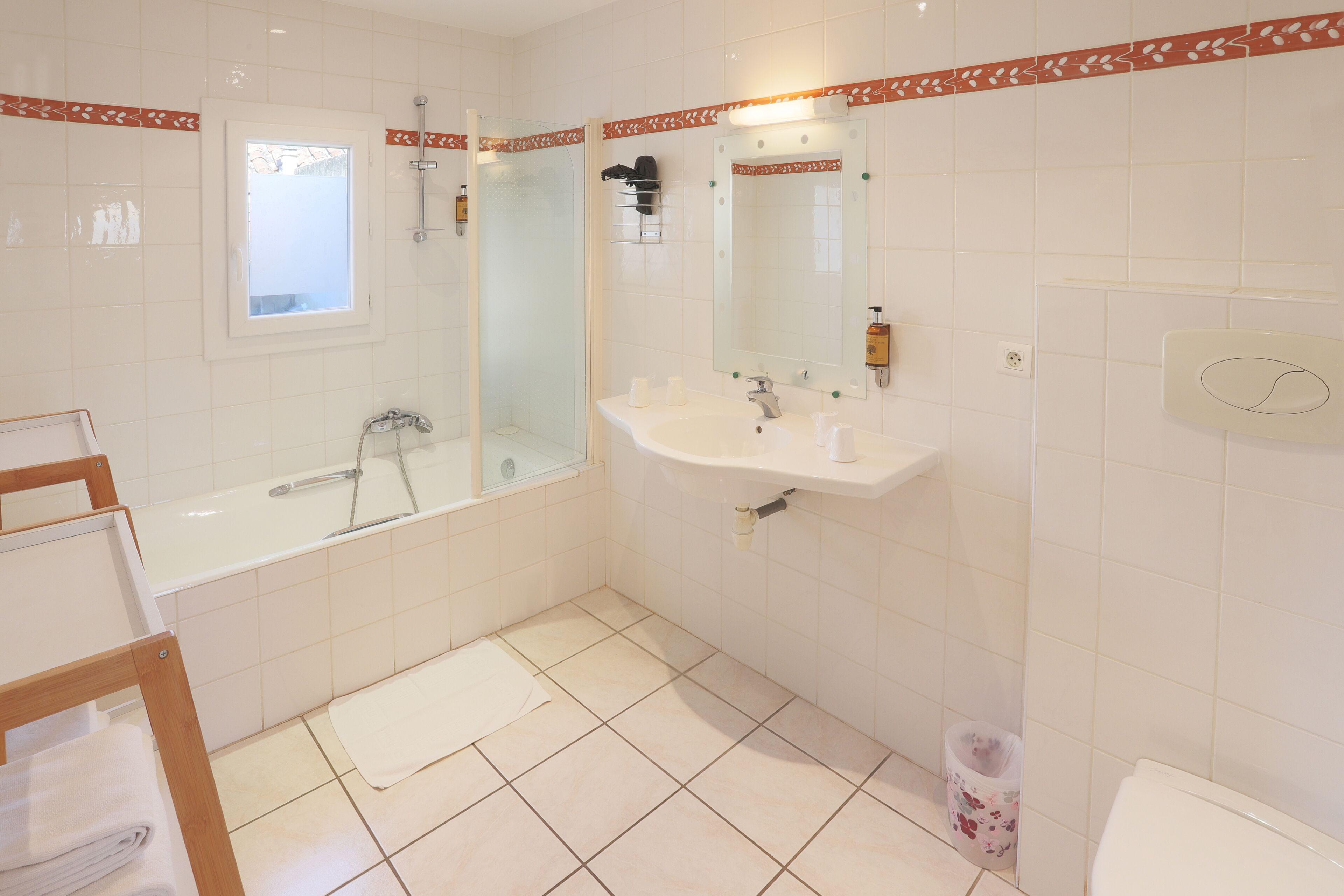 quadruple room | bathroom | free toiletries, hair dryer, towels
