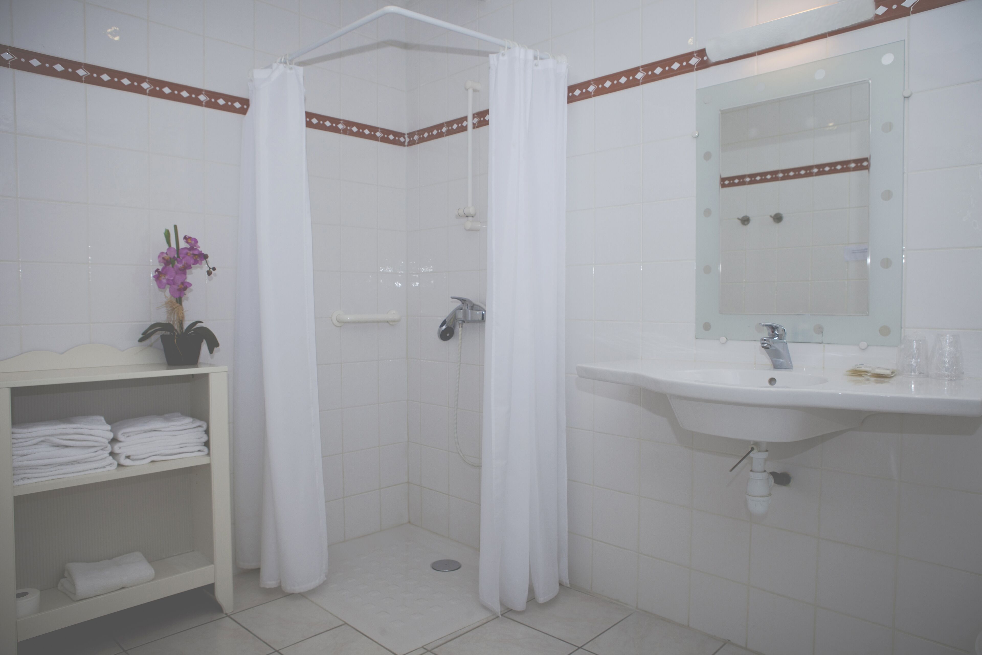 quadruple room | bathroom | free toiletries, hair dryer, towels