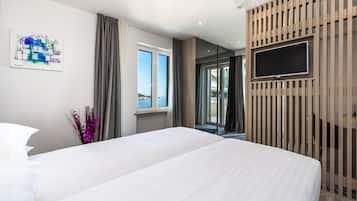 Superior room, Terrace, Sea view | Minibar, in-room safe, desk, blackout drapes