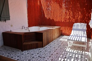 Kaliteli yatak takımı, Select Comfort yatak, minibar 