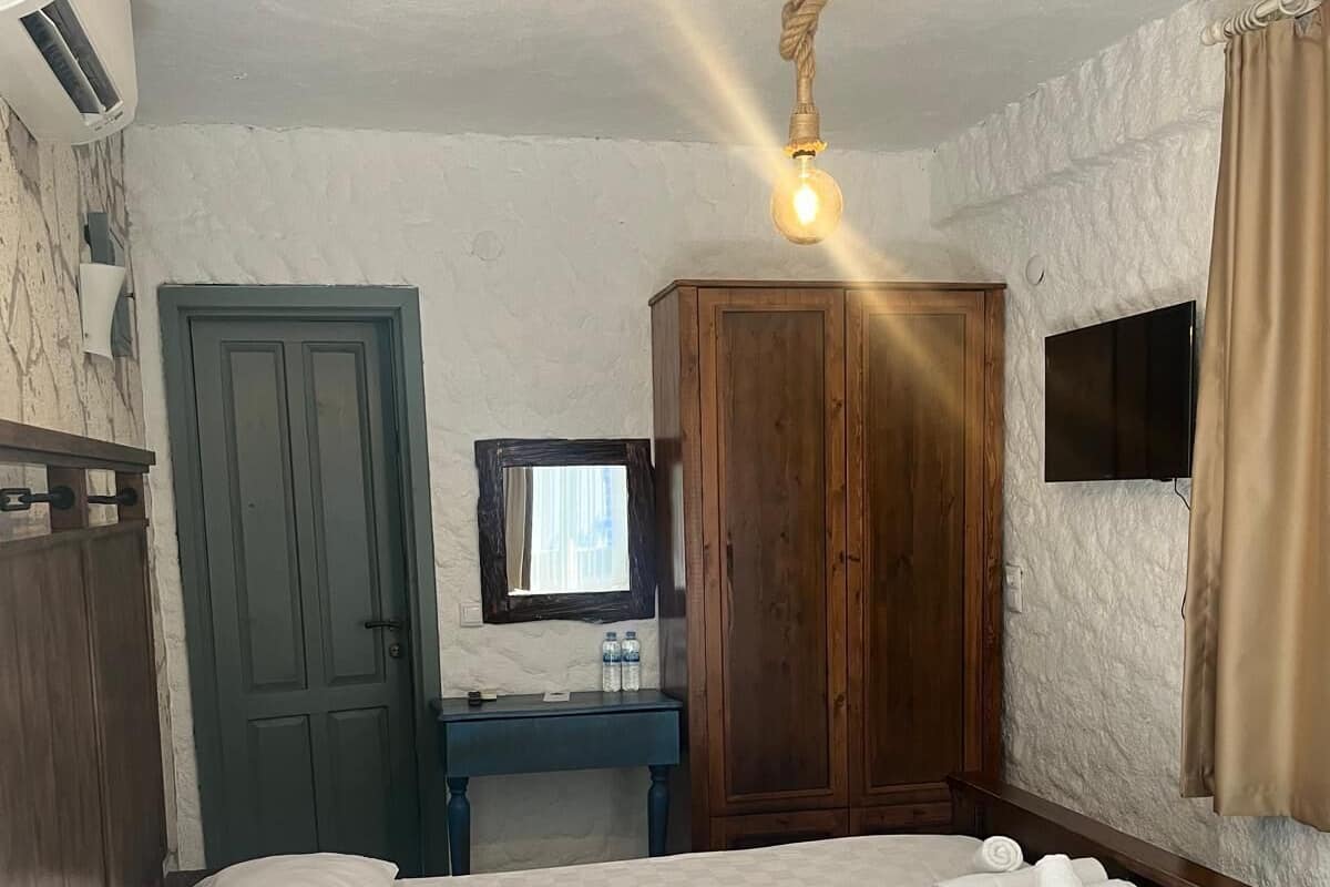 Standardzimmer, 1 Schlafzimmer, Blick auf den Innenhof | 1 Schlafzimmer, hochwertige Bettwaren, Select-Comfort-Betten, Minibar