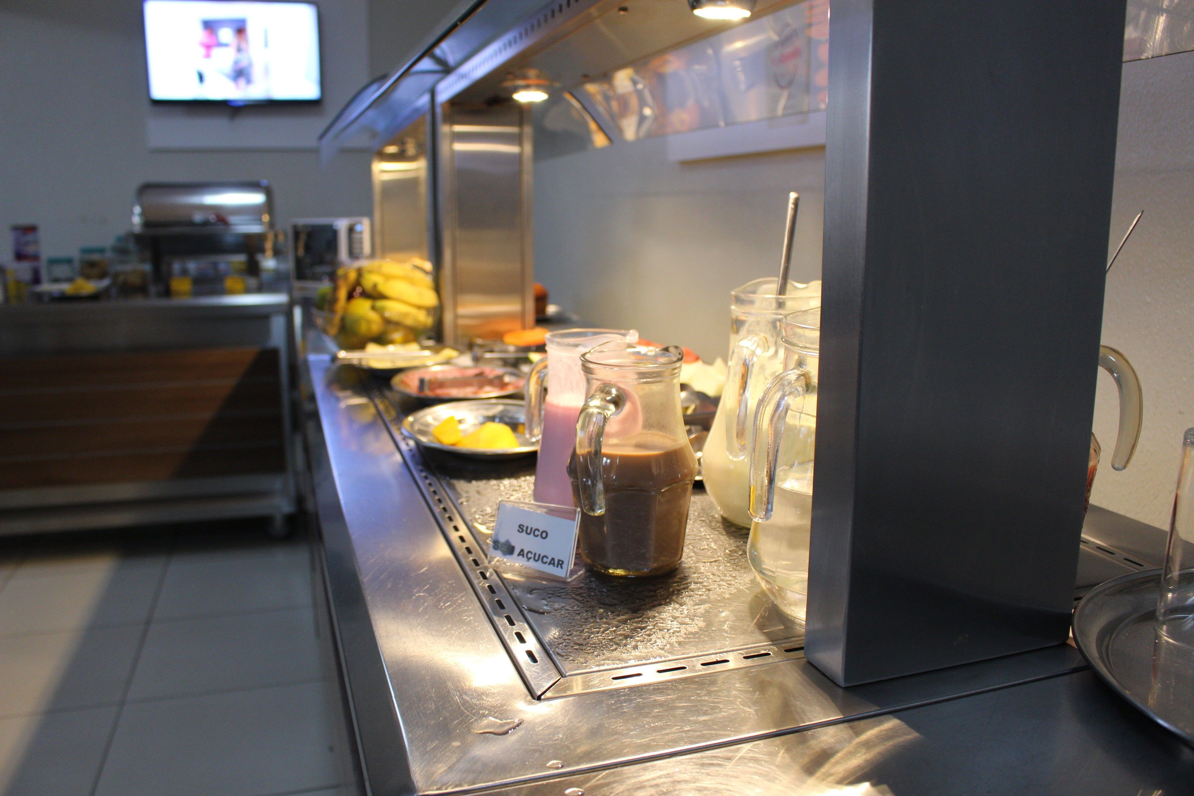Café da manhã com buffet grátis todos os dias
